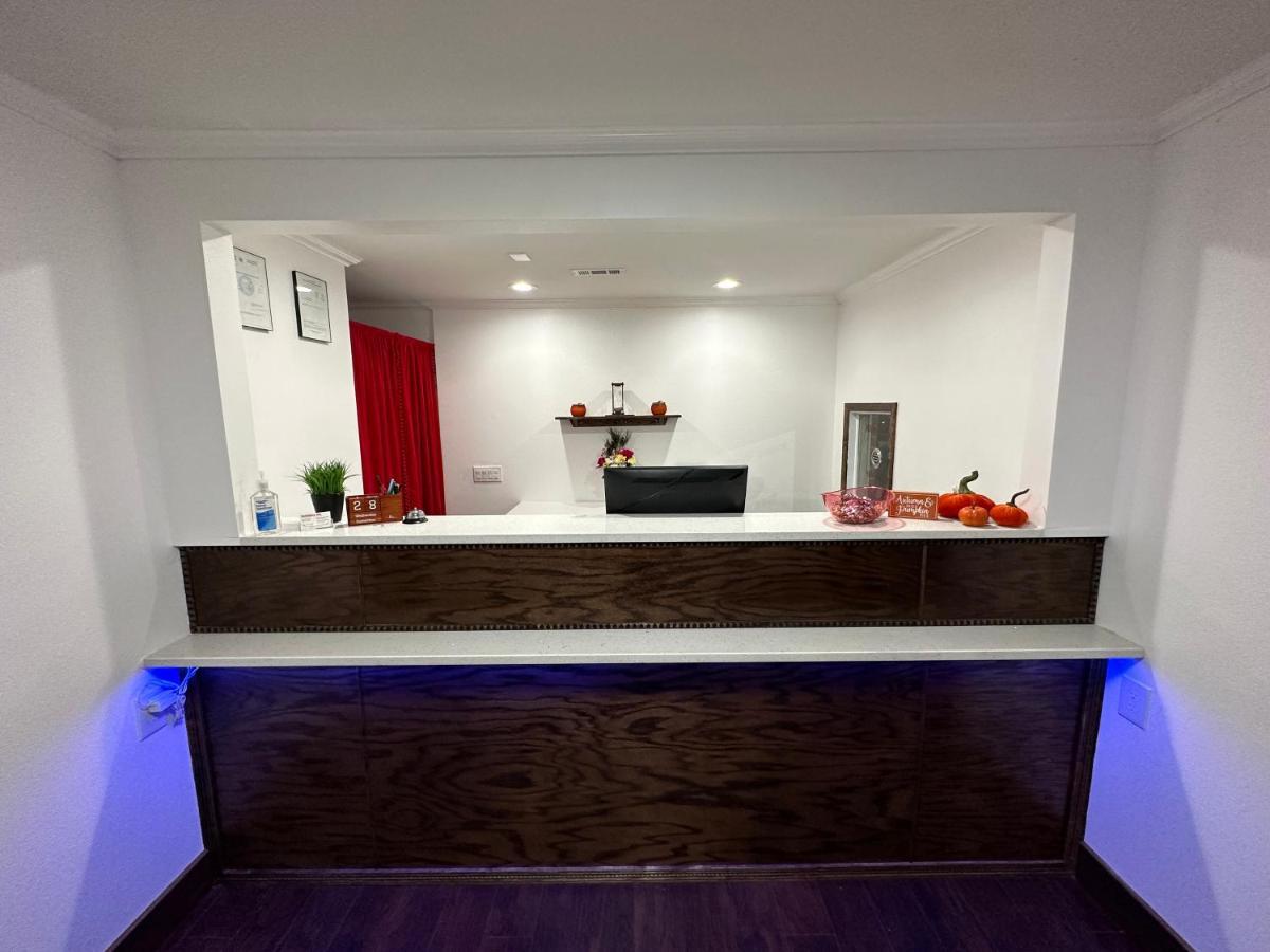 Razorback Inn Rogers Bagian luar foto