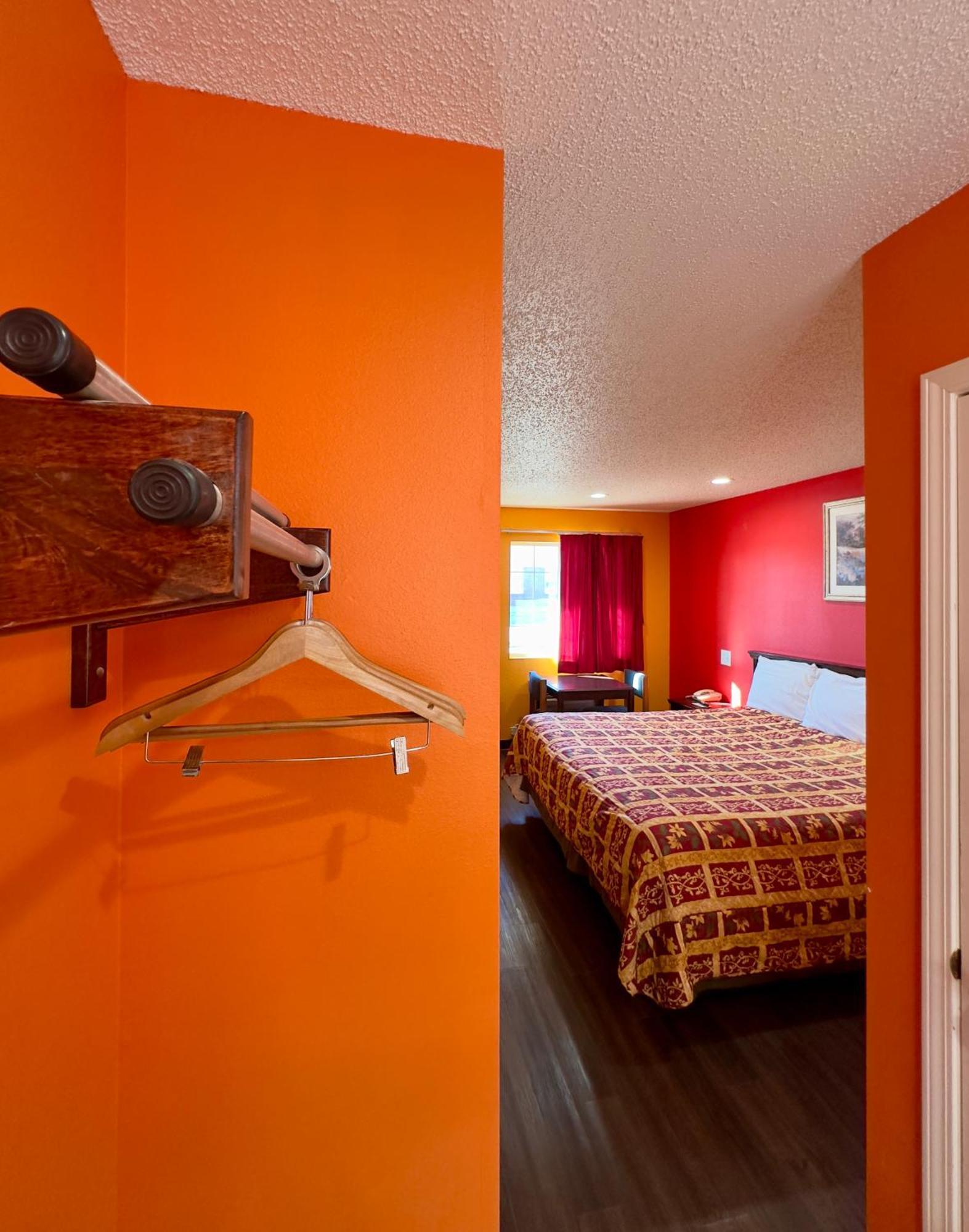 Razorback Inn Rogers Bagian luar foto